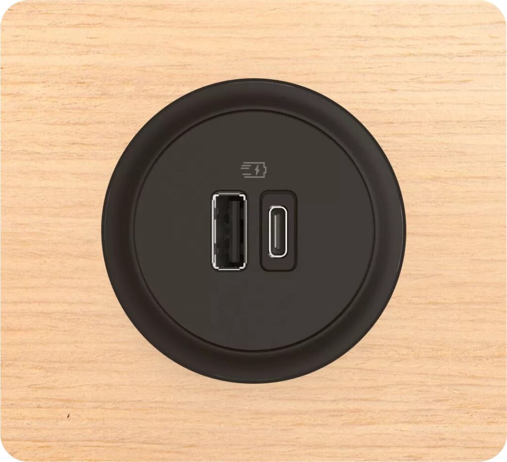 Prise USB Céliane 2024