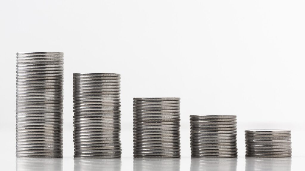 5 piles de pièces de tailles différentes